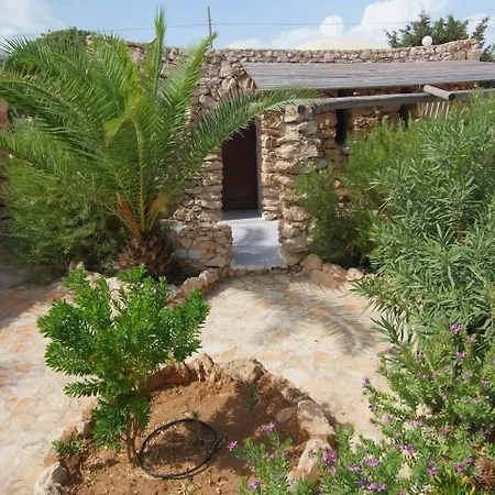 Отель I Dammusi Di Borgo Cala Creta Лампедуза